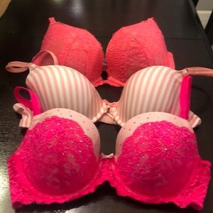 3 Victoria’s Secret bras